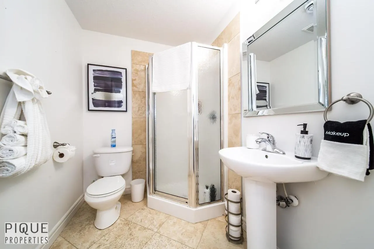 Luxurious 6 Bed Home I Fireplace I Near Sports Park I With Double Garage & Fast Wifi! Edmonton 0*,  Canada