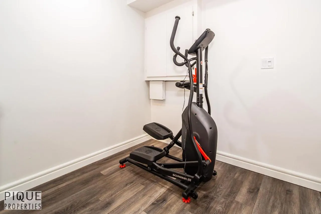 Luxurious 6 Bed Home I Fireplace I Near Sports Park I With Double Garage & Fast Wifi! Edmonton