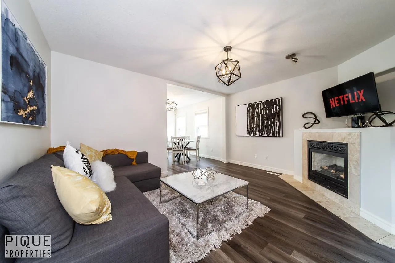 Luxurious 6 Bed Home I Fireplace I Near Sports Park I With Double Garage & Fast Wifi! Edmonton 0*,  Canada