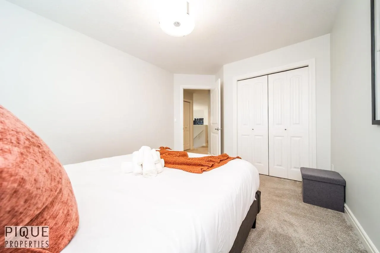 Luxurious 6 Bed Home I Fireplace I Near Sports Park I With Double Garage & Fast Wifi! Edmonton Hébergement de vacances